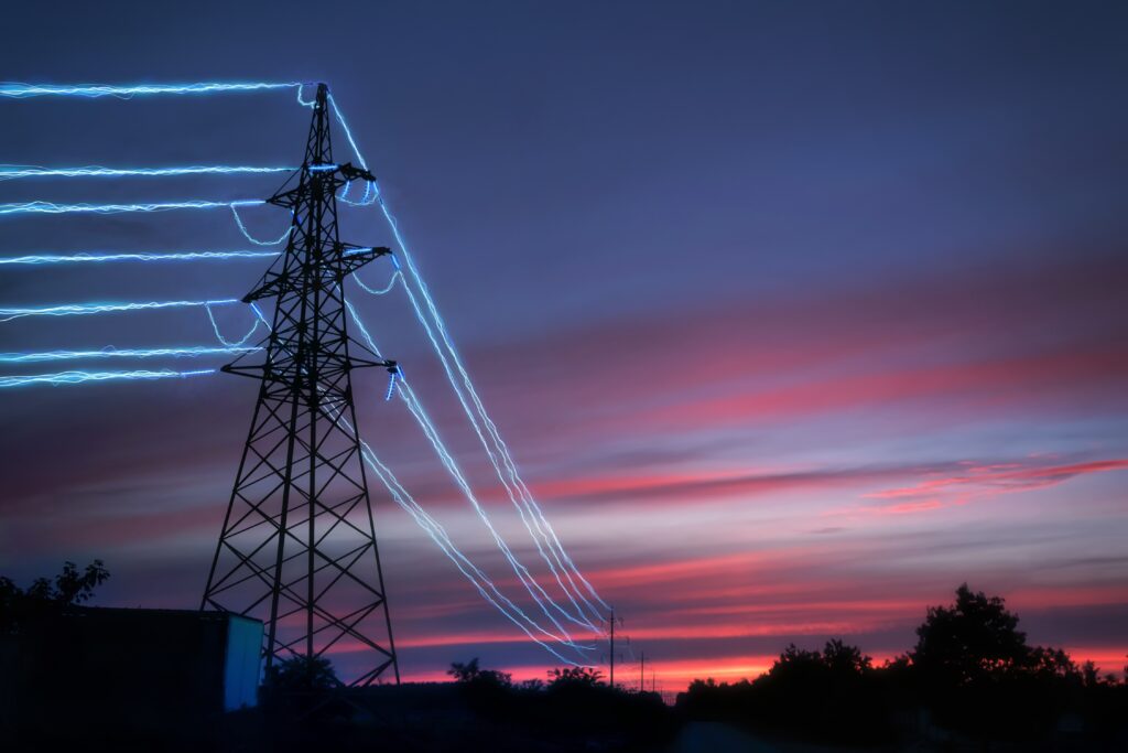 Postes de transmissão utilizam tecnologia para o setor de energia elétrica